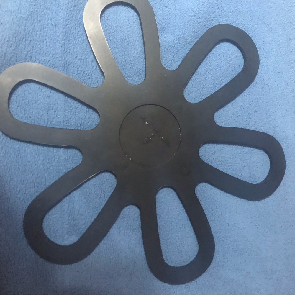 Hot pad for dishes.